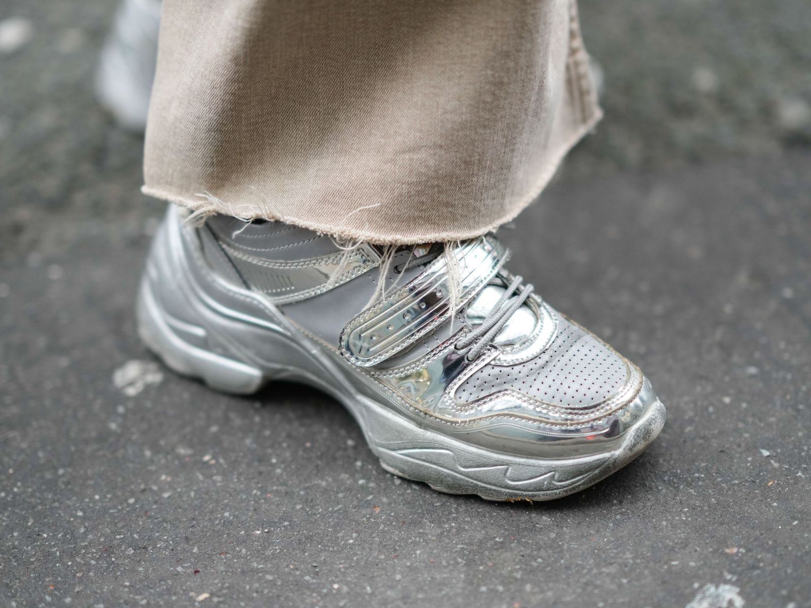 Silver Sneakers Fall 2023 - The Wom Fashion
