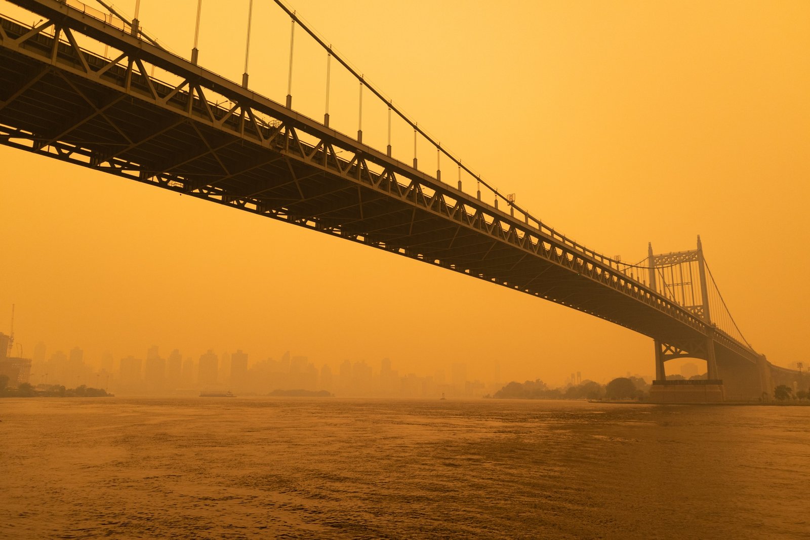 The orange New York skyline does not make for a pretty Instagram photo